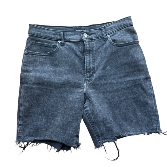 Express Bermuda High Rise Jean Shorts Women's Size 10 Stretch Black Denim Wash - Picture 2 of 8